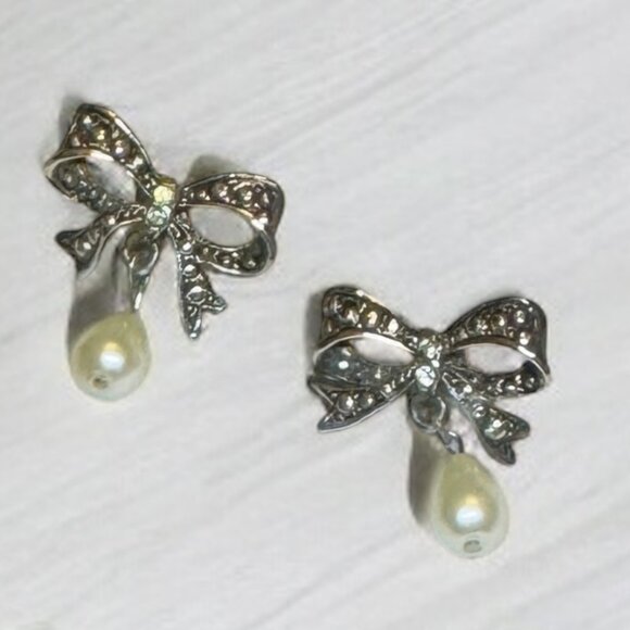 Lot 5 pairs Silver Tone Pierced Earrings Marcasite, Faux Pearls, Various Shapes - Picture 4 of 6